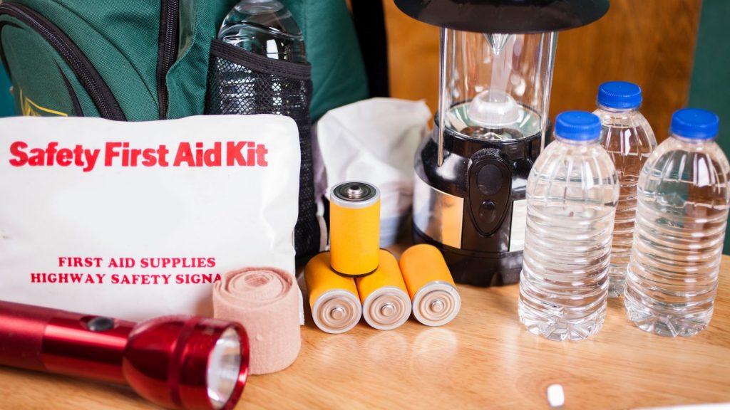 10 items to keep in your home emergency preparedness kit - Rozon